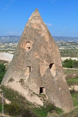 Foto: Fairy chimney house in Cappadocia, Turkey Fairy chimney house in Cappadocia, Turkey
