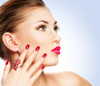 Foto: Woman with bright red lips and manicure Woman with bright red lips and manicure