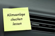 Klimaanlage mit Notizzettel
