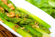 Frischer Grüner Spargel in Butter geschwenkt