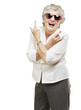 Foto: portrait of senior woman doing rock symbol over white background portrait of senior woman doing rock symbol over white background