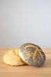 Mohnbrötchen und Sesambrötchen