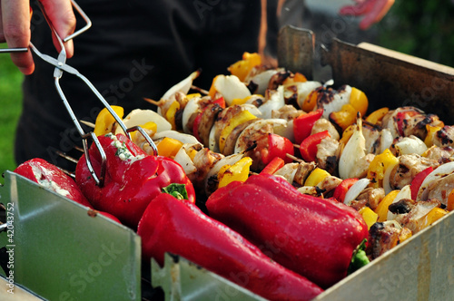Foto: Grillmeister beim Grillen Grillmeister beim Grillen