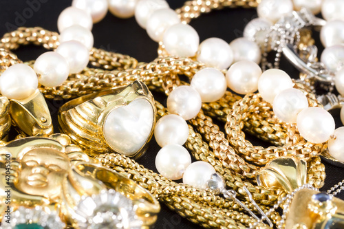 Photo: Jewelry, gold, necklaces, rings, bracelets, watch, wealth Jewelry, gold, necklaces, rings, bracelets, watch, wealth