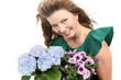 Frau mit Topfblume