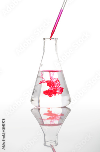 Foto: Test-tube with red liquid Test-tube with red liquid