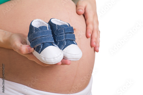 Photo: Babyschühchen und Babybauch Babyschühchen und Babybauch