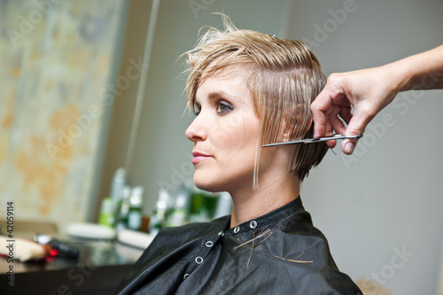 pixie haircut women图片_pixie haircut women_社会热点图片 NIBAKU.com