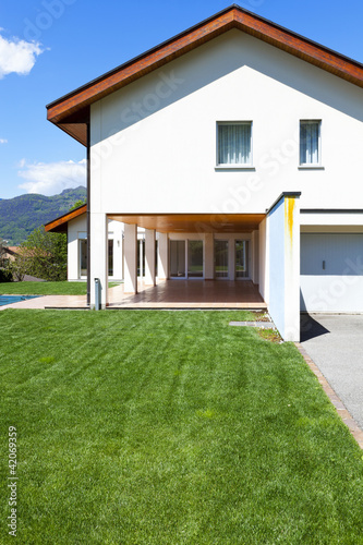 Photo: beautiful country house, outdoor beautiful country house, outdoor