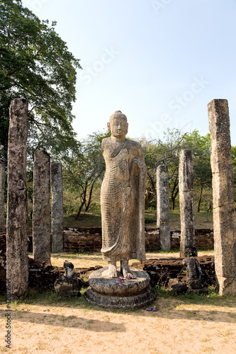 Foto: Ancient Buddha statue in Polonnaruwa - vatadage temple, Sri lan Ancient Buddha statue in Polonnaruwa - vatadage temple, Sri lan
