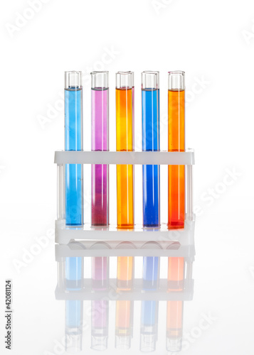 Foto: Group of test tubes in a rack Group of test tubes in a rack