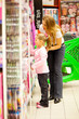 Foto: mother and daughter shopping for toys mother and daughter shopping for toys