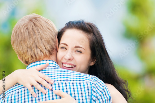 Foto: Portrait of a beautiful young happy couple Portrait of a beautiful young happy couple