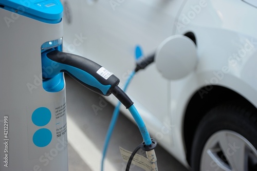 Photo: Aufladen eines Elektroautos Aufladen eines Elektroautos