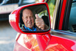 Foto: Senior als Autofahrer im Auto. Senior als Autofahrer im Auto.
