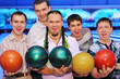 Foto: Five happy men hold balls in bowling club; Five happy men hold balls in bowling club;