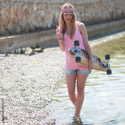 Photo: Longboard Girl am Strand Longboard Girl am Strand