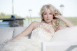 Foto: Young blond woman fashion portrait. Young blond woman fashion portrait.
