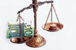 Den Euro in die Waagschale werfen