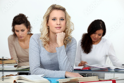 Foto: Three female students in class Three female students in class