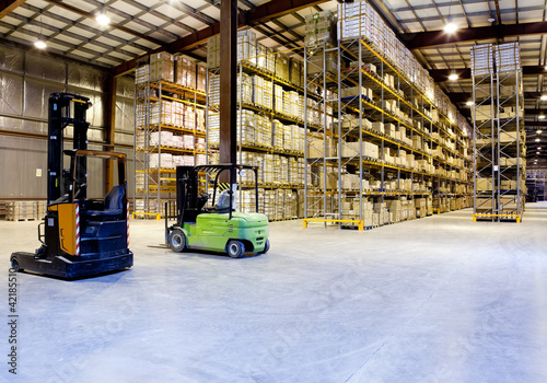 Foto: Large warehouse Large warehouse