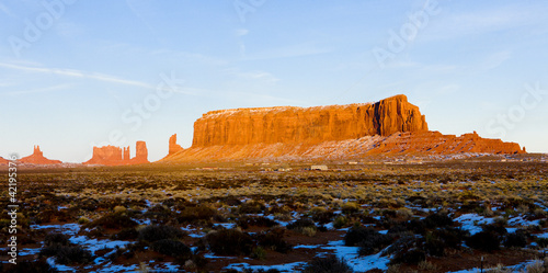 Photo: Monument Valley National Park, Utah-Arizona, USA Monument Valley National Park, Utah-Arizona, USA