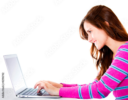 Foto: Girl working on the computer Girl working on the computer