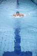 Foto: dynamic professional swimmer, swimming in swimming pool dynamic professional swimmer, swimming in swimming pool