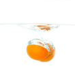 Mandarine fällt ins Wasser