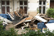 Baustelle mit Bauschutt und Müllsäcken