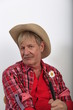 Foto: Cowboy mit einem Gewähr in Nahaufnahme Cowboy mit einem Gewähr in Nahaufnahme