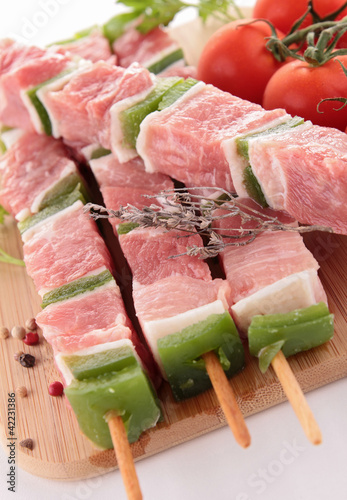 Foto: raw meat, skewers raw meat, skewers
