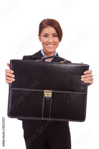 Foto: business woman handing a suit case to you business woman handing a suit case to you