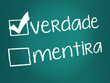 Verdade e mentira - palavras escritas no quadro