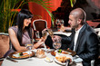 Foto: Beautiful couple with glasses of champagne at restaurant Beautiful couple with glasses of champagne at restaurant