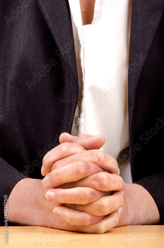 Foto: woman holding hands folded for prayer woman holding hands folded for prayer