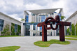 Berlin - Kanzleramt mit Skulptur