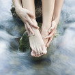 Füsse im Quellwasser