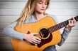 Foto: Playing Guitar Playing Guitar