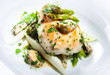 Foto: Delicious dish with fish fillet, asparagus and herbs on a plate Delicious dish with fish fillet, asparagus and herbs on a plate