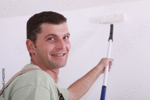 Foto: Painter with roller Painter with roller