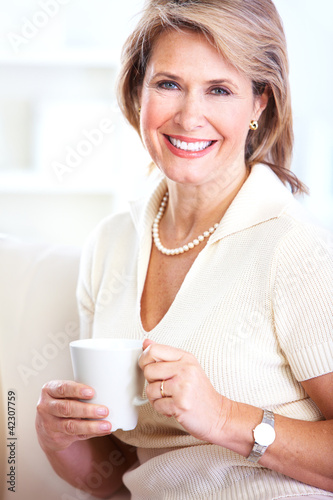 Foto: Senior woman with a cup of tea. Senior woman with a cup of tea.