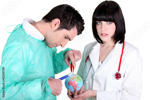 Foto: Medics operating on the world Medics operating on the world