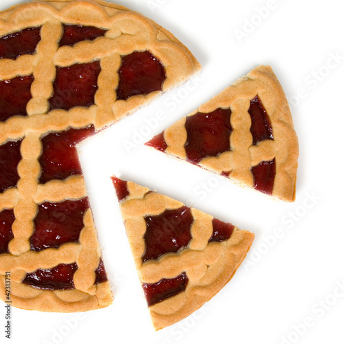 Foto: Berry pie with cut off piece Berry pie with cut off piece