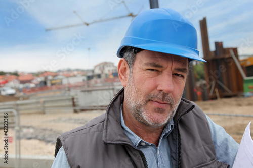 Foto: Portrait of entrepreneur on building site Portrait of entrepreneur on building site