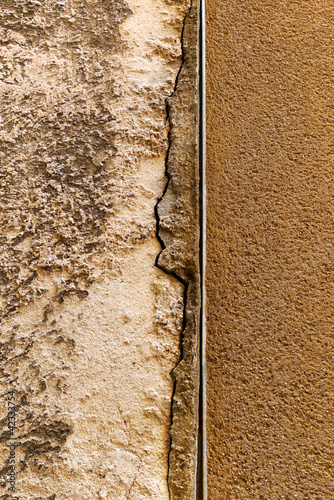 Foto: Schäden an Hauswand Schäden an Hauswand
