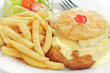 Schweineschnitzel Hawaii, Pommes frites