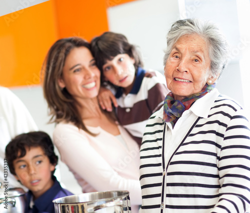 Foto: Grandmother cooking for the family Grandmother cooking for the family