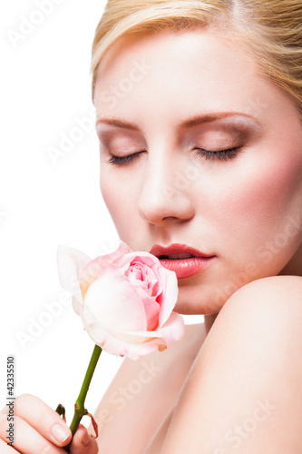 Foto: junge attraktive Frau mit Rose junge attraktive Frau mit Rose
