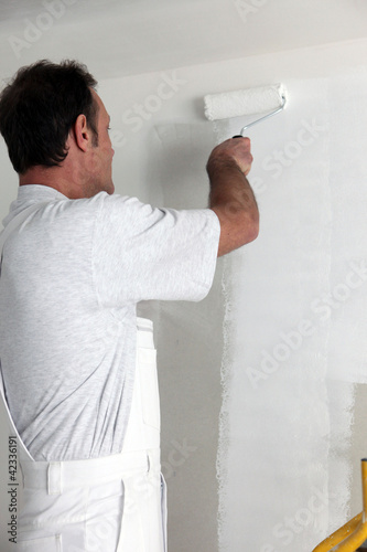 Foto: craftsman painter working craftsman painter working